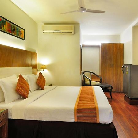 Crossroads Hotel Gurgaon Exterior photo